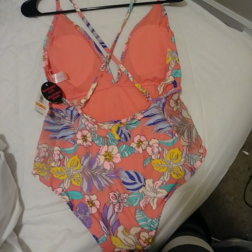 Swimsuit - Picture 2 of 4